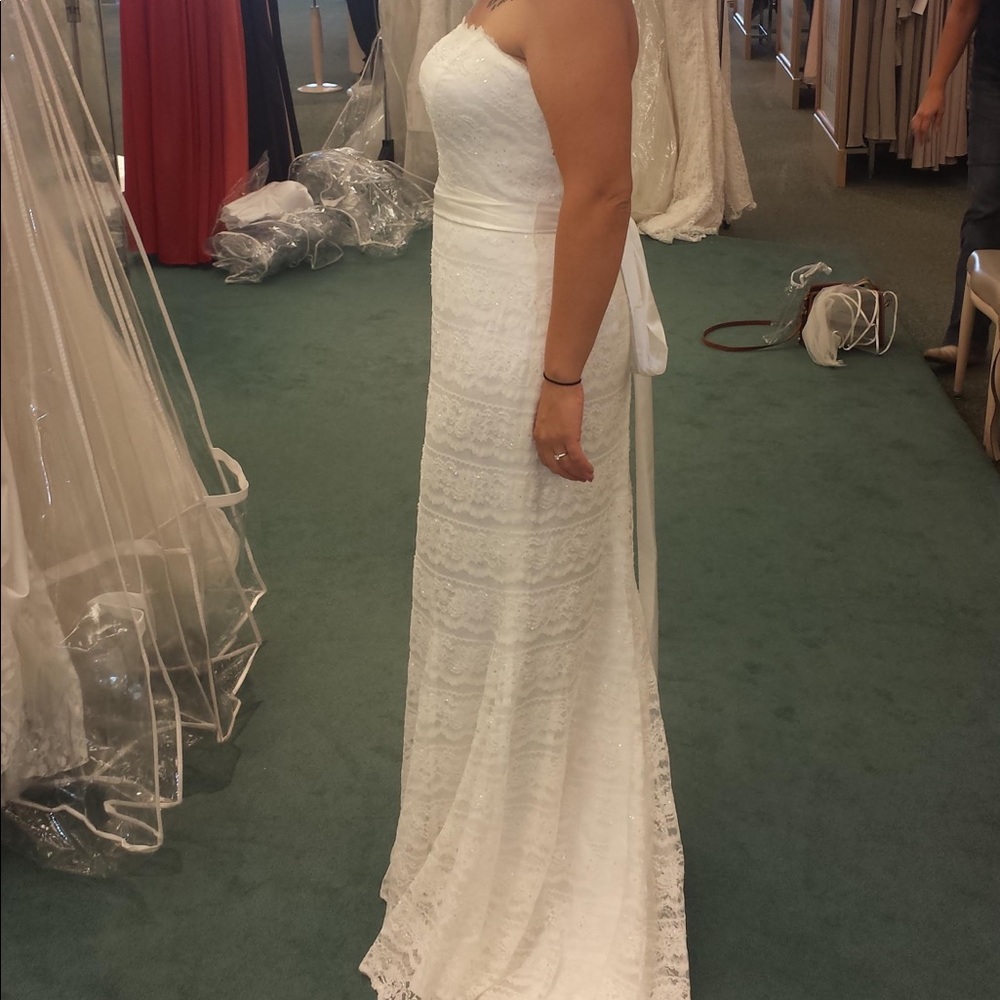 Beautiful Lace Wedding Dress - Picture 3 of 7